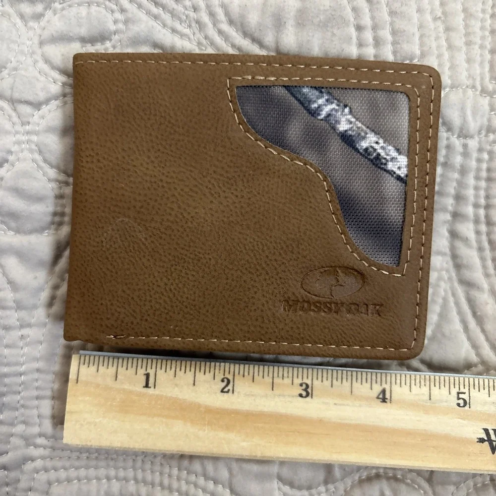 NWOT Mossy Oak Camo Print Bi Fold Mens Wallet Tan Leather 8 Card Spaces